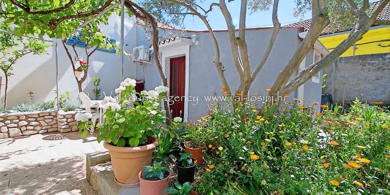 Holiday apartment with terrace | Pets allowed in Mali Losinj