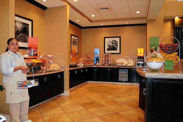 Hampton Inn & Suites Barstow — photo 3