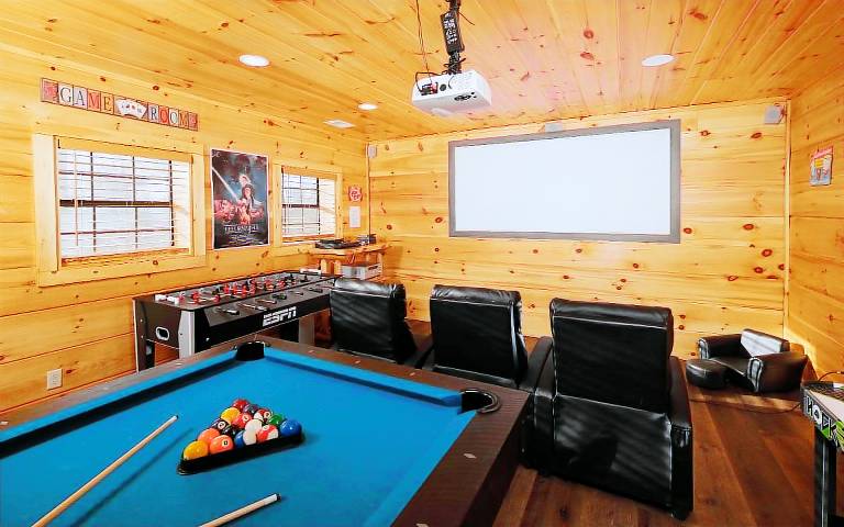 Cabin with patio, hot tub & yard | Mountain view — photo 4