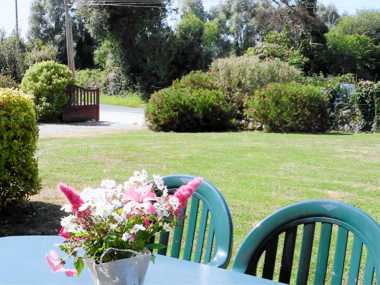 Gite with patio, yard & barbeque | Garden view — photo 5