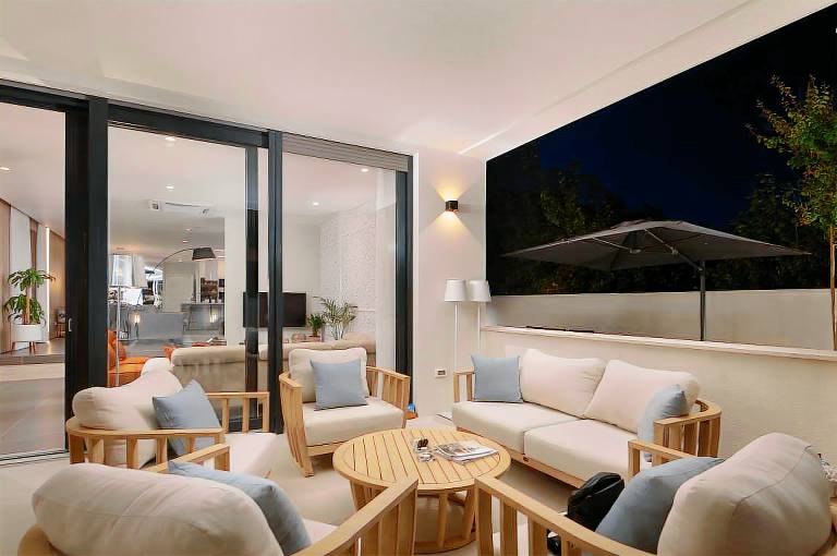 Child-friendly villa with yard, patio & private pool | Pets allowed — photo 3