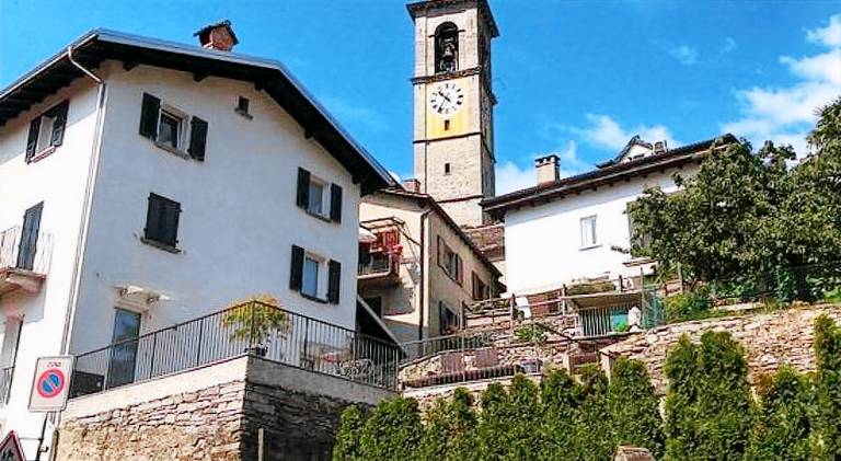 Holiday apartment with terrace in Losone