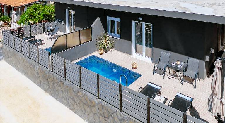 Holiday apartment with private pool & patio — photo 5