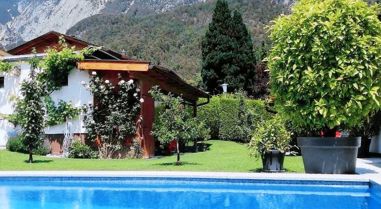 Beautiful holiday apartment with barbeque, pool & garden | Pets allowed — photo 2