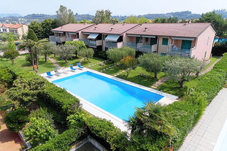 Holiday apartment with patio, garden & pool — photo 4