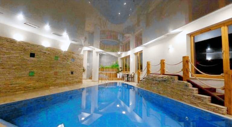 Holiday apartment with hot tub & pool in Zakopane