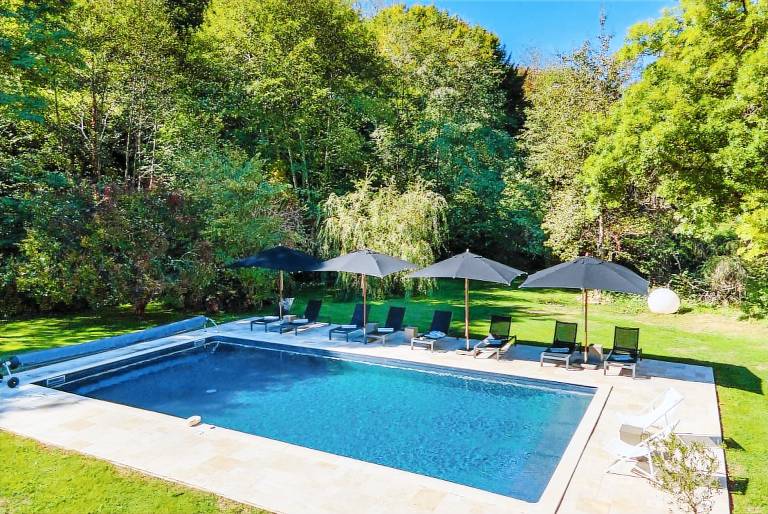Villa with private pool, terrace & yard — photo 2