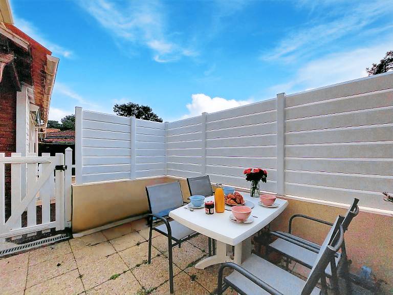 House with patio — photo 5