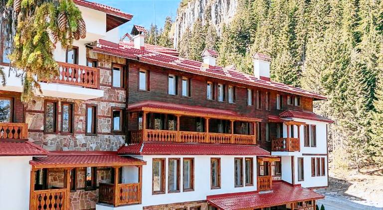 Rental apartment with barbeque, patio & garden in Smolyan