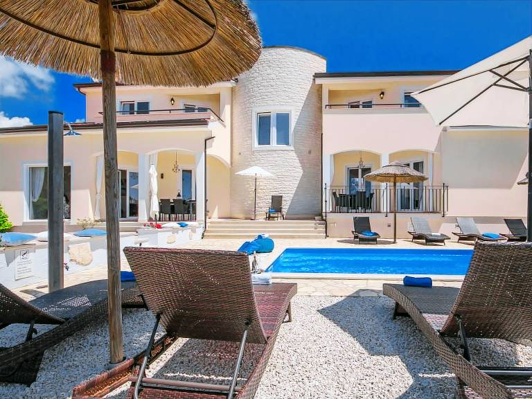 House with BBQ, garden & private pool | Mountain view in Porec