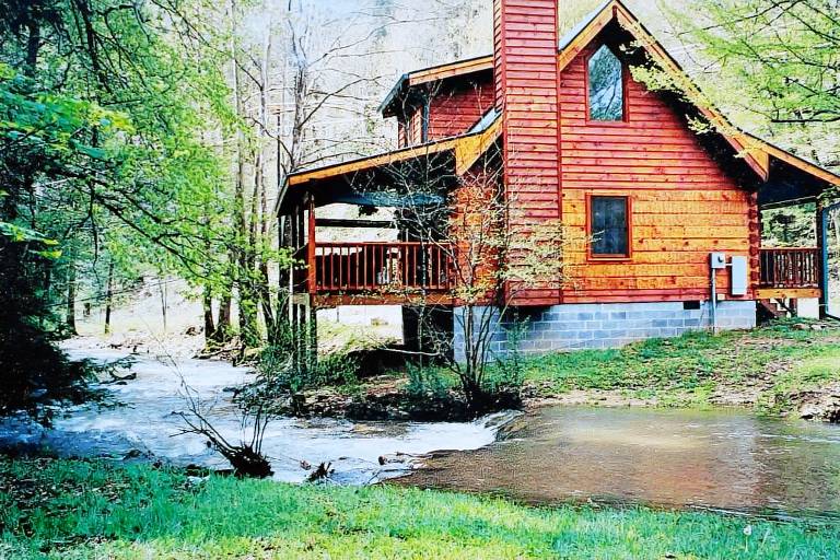 Creekside: Pet Friendly, Free Attraction Tickets, Hot Tub & Creek View — photo 5