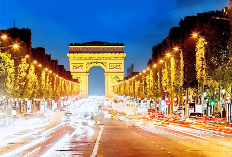 Fully equipped rental apartment with jacuzzi & barbeque | Next to Arc de Triomphe | Pets are welcome in Paris