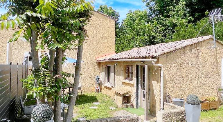 House with terrace, grill & yard in Avignon