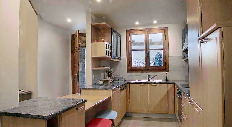 Fully equipped villa with terrace, yard & hot tub | Perfect for remote work | Pet-friendly — photo 2