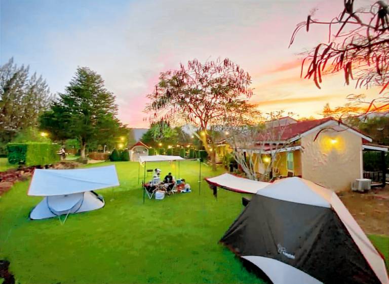 Vacation home with patio, yard & barbeque — photo 5