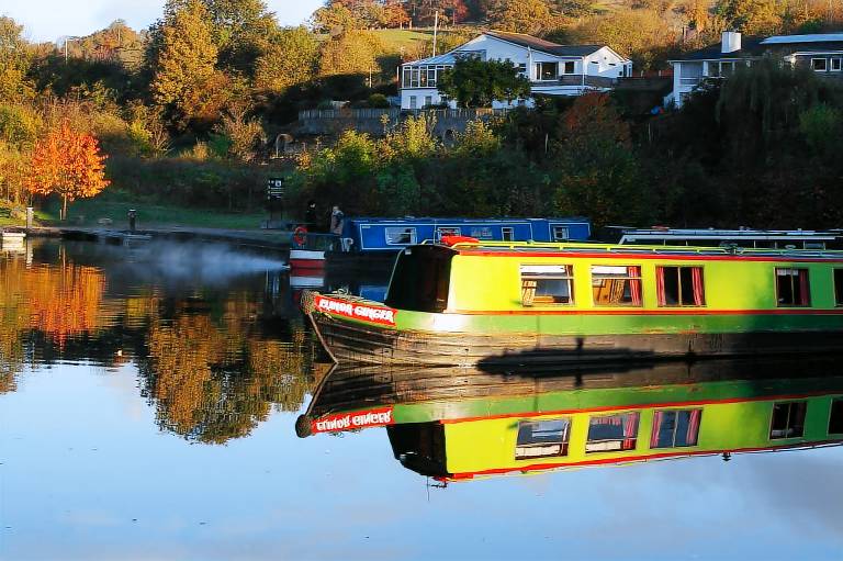 Stone Self Drive Boat Sleeps 8 Pet Friendly