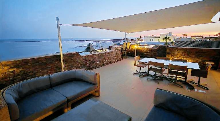 Charming apartment with patio, garden & BBQ | Close to the beach | Pets are welcome in Rota