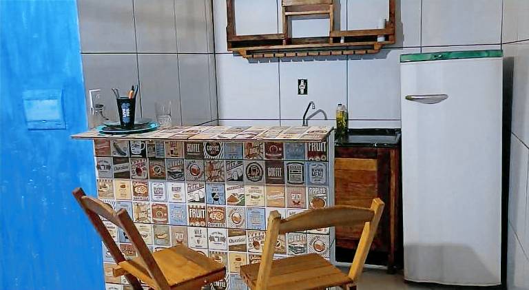 Quarto refrigerado, sala, cozinha completa, banheiro privativo — photo 3