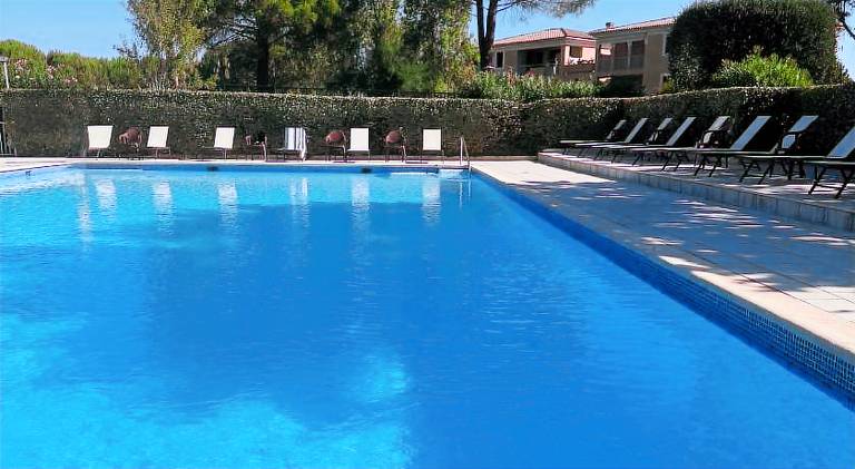Holiday apartment with garden, terrace & pool — photo 5