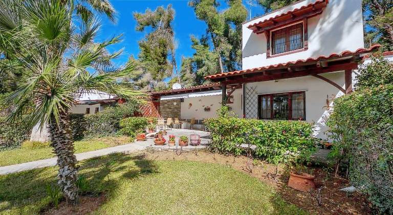Fully equipped beautiful villa with barbeque, patio & yard | Pets are welcome — photo 5