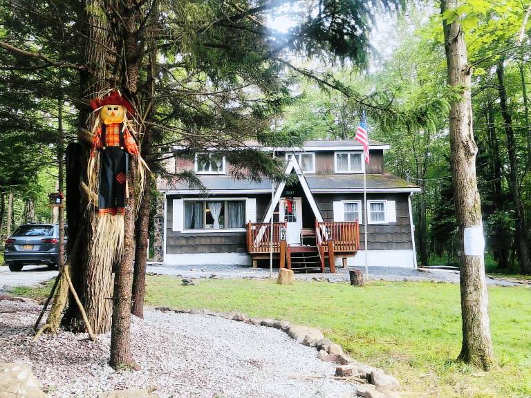 Chalet  Thornhurst Township