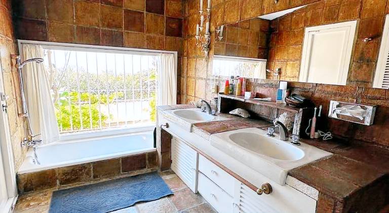 Villa with private pool, barbeque & patio — photo 4