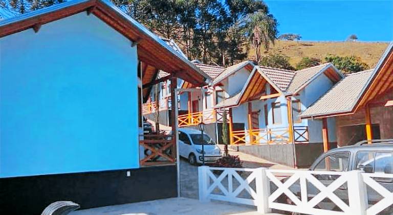Lodge with hot tub, pool & garden | Dogs allowed — photo 2