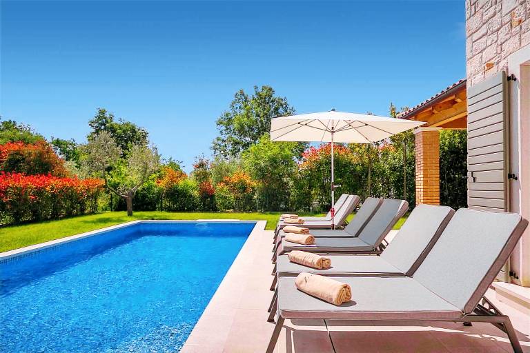 Villa with patio, BBQ & yard | Pool view — photo 2