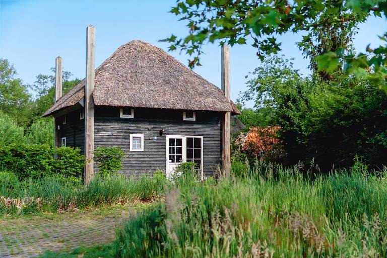 Hut Zuna