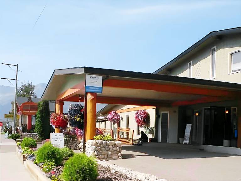 Red Tree Lodge in Fernie, BC