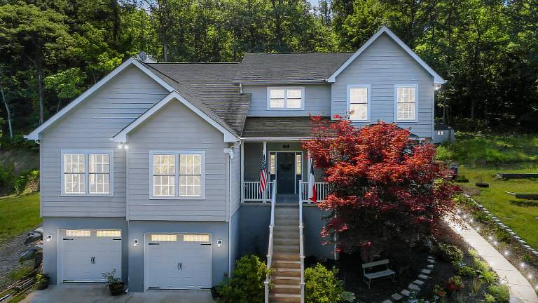 House with grill | Mountain view — photo 5
