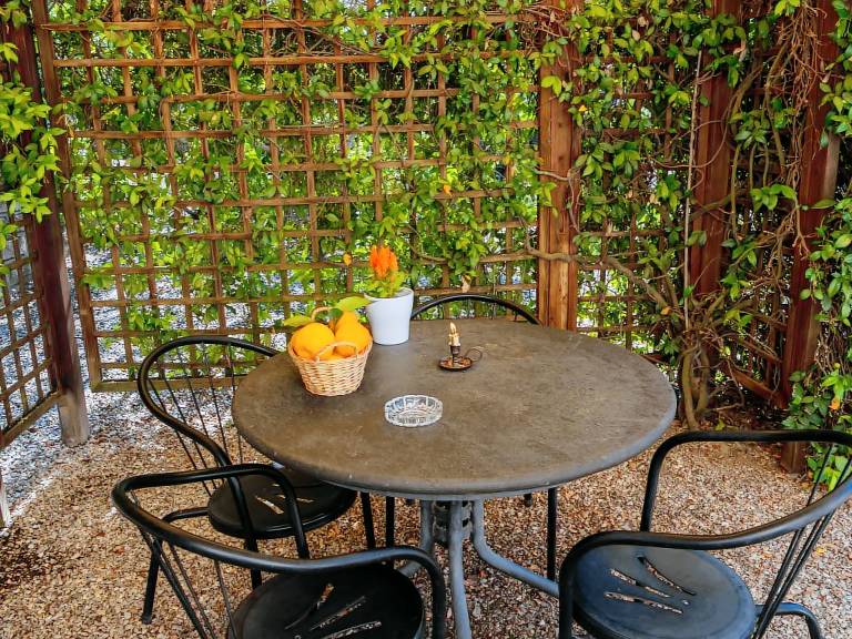 Vacation home with pool, patio & BBQ — photo 4