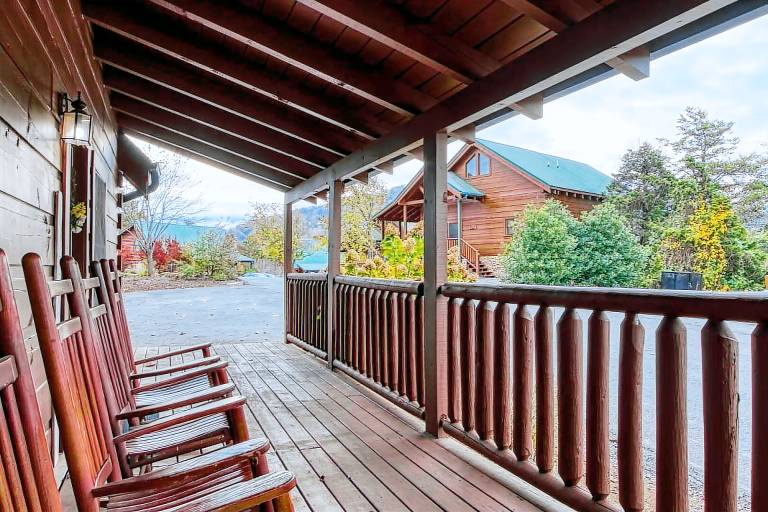 Cabin with private pool — photo 4