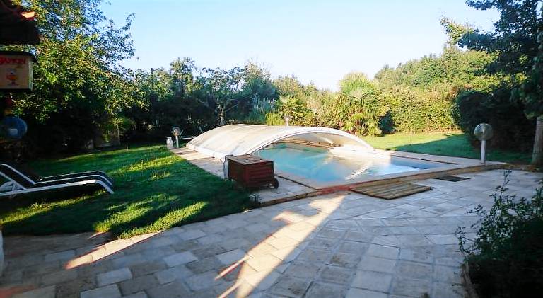 Vacation home with pool — photo 3
