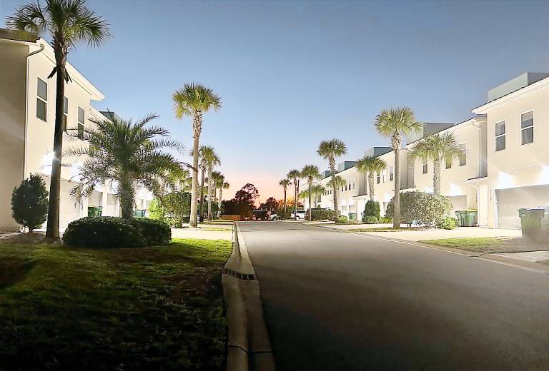 Dog Friendly Coastal Getaway - Paddle Boards Included. 5 Min Walk to the Beach! — photo 3