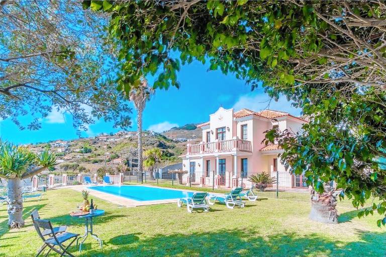 Villa  Santa Cruz