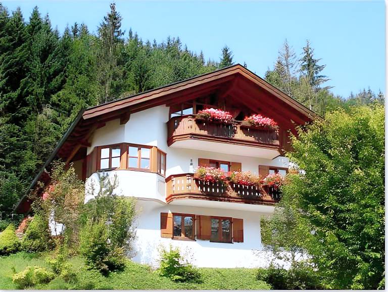 Nice rental apartment with terrace & yard | Dogs allowed in Mittenwald
