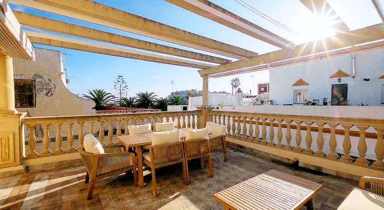Rental apartment with patio — photo 2