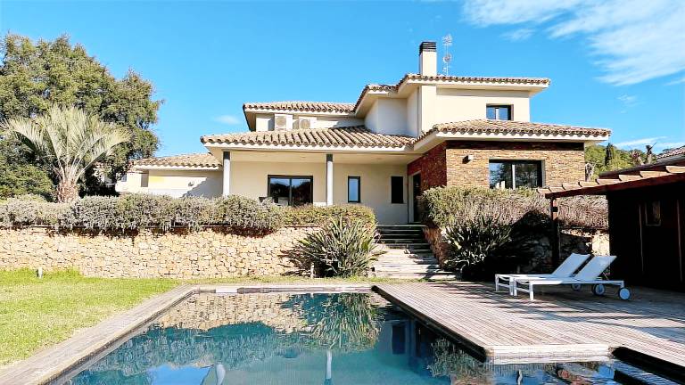 Villa with private pool, BBQ & patio — photo 2