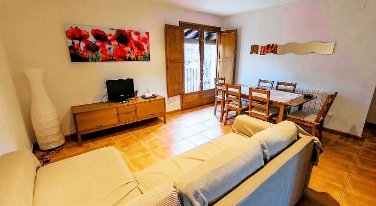 Holiday apartment with 3 rooms for 6 persons in Teruel