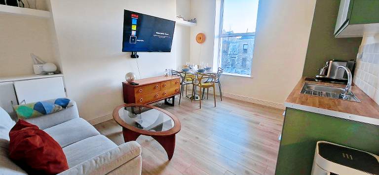 Cosy 1BD in Refurbed Victorian House Heart of D6
