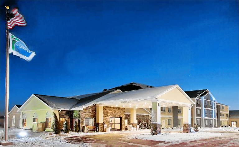 Holiday Inn Express Hotel & Suites Beatrice By IHG — photo 5