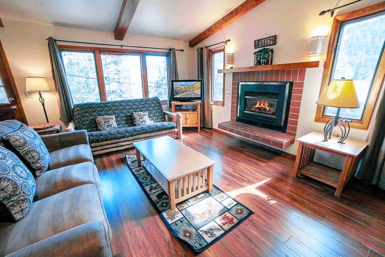Cabin with private pool in Estes Park, CO