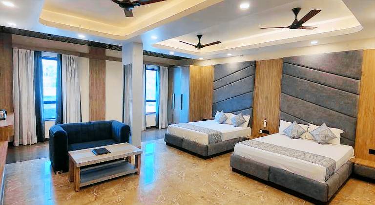 Tanwar Hotel & Restro