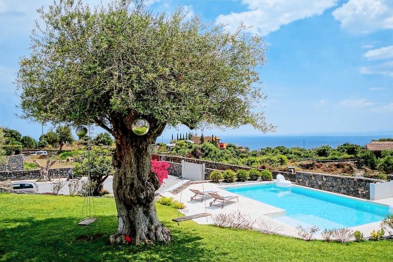 Villa Aci Castello