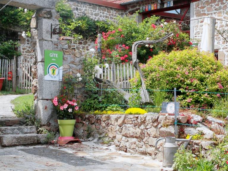 Gite with yard & terrace — photo 2