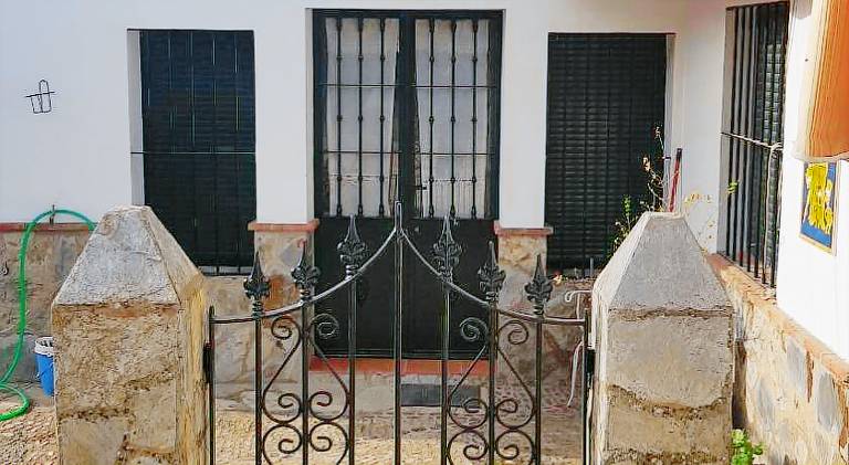 Beautiful vacation home with barbeque, patio & yard | Pet-friendly in Badajoz