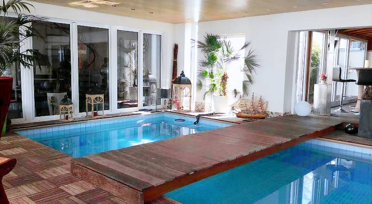 Apartment with pool — photo 3