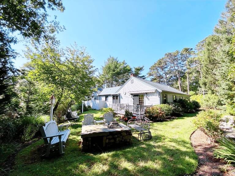 House with barbecue — photo 4