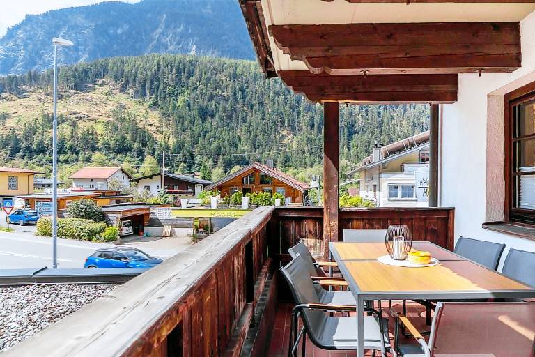 Family-oriented holiday apartment with patio | Next to the ski | Pets are welcome — photo 5